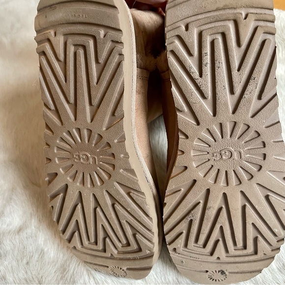 Ugg Classic Cuff Short Boot - Picture 5 of 6